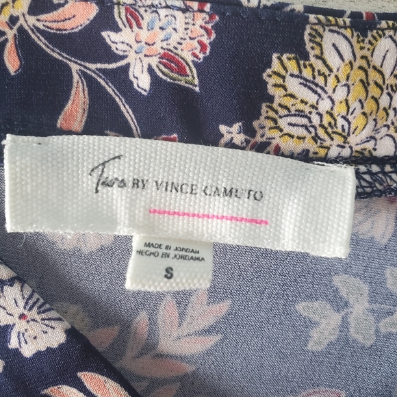 Vince Camuto Long Sleeve Floral Top - Picture 6 of 7